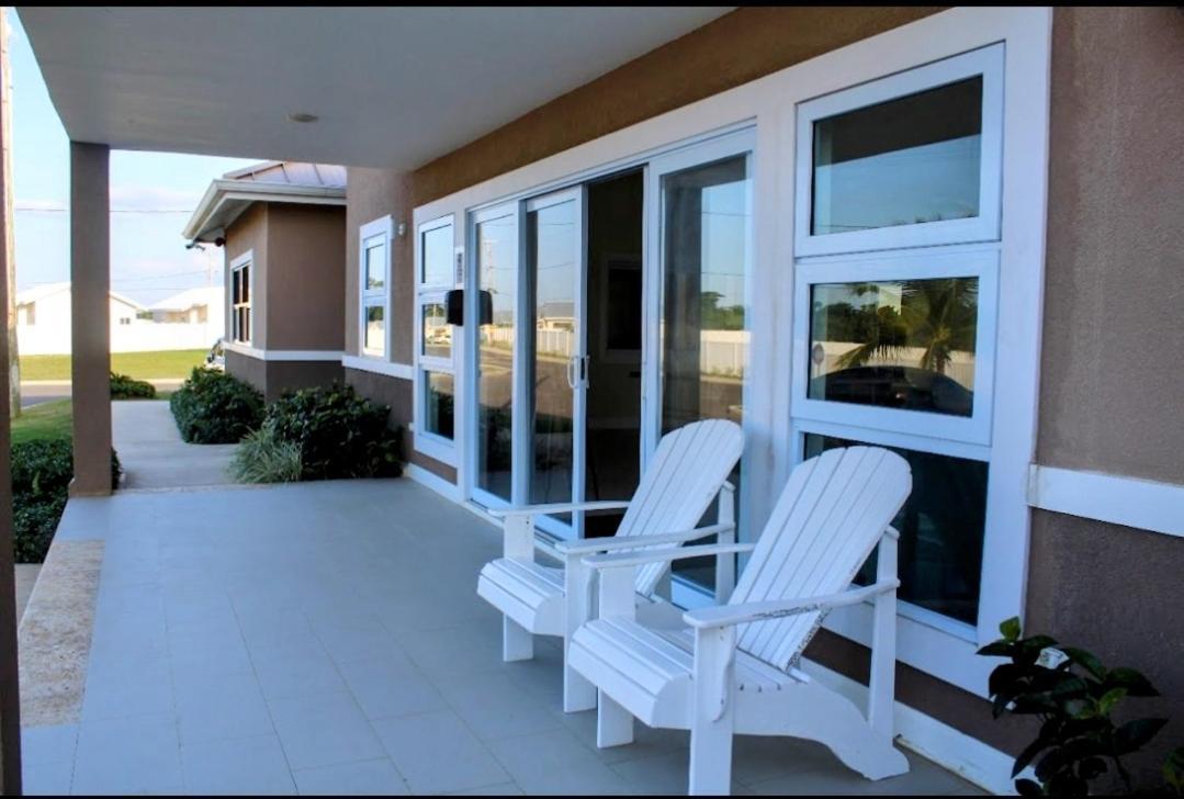 Paradise Oasis At Oceanpointe - Pool And Free Parking Lucea Kültér fotó